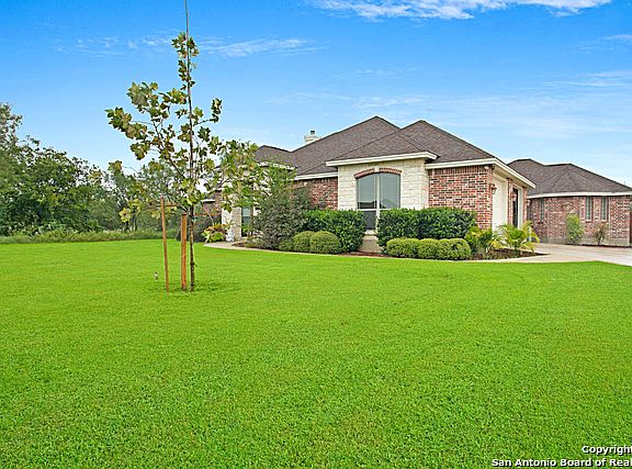 3rd image of 110 Oakview Dr