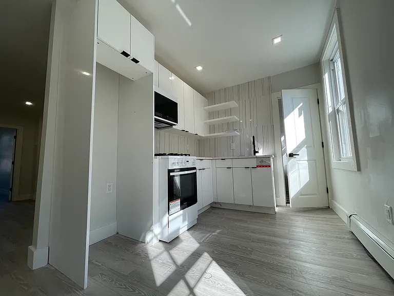 18 Dales Ave #3E — Photo 1