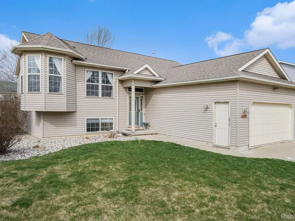 3179 Centennial Oak Ct, Clio, MI 48420