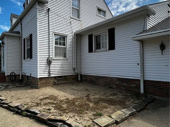 5th image of 881 E 250th St