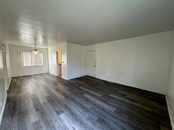 2nd image of 1935 Cloverfield Blvd #3