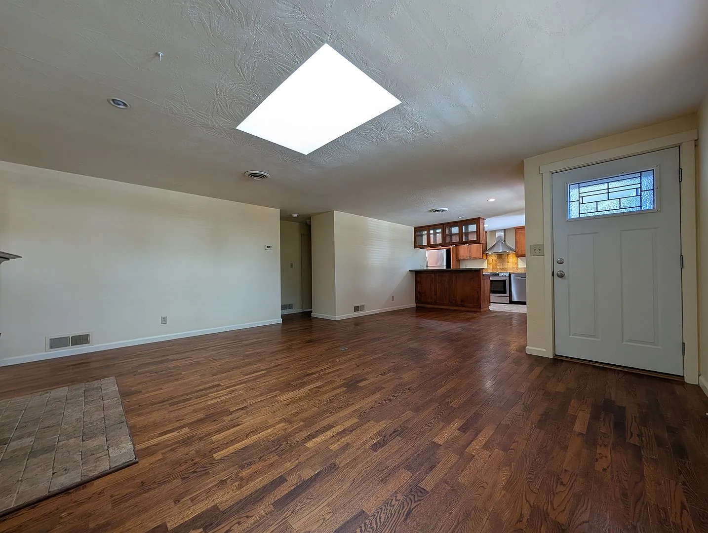 Great 3+ bedroom/1 bathroom — Photo 4