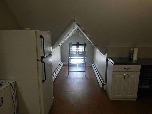 5th image of 163 Safford St #3