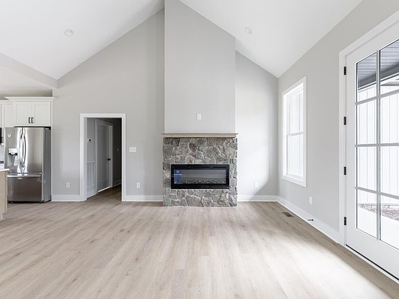 4th image of 50 Hawkins Ridge Rd E