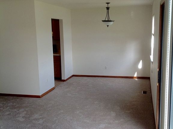 5th image of 27300 Sandy Hill Ct