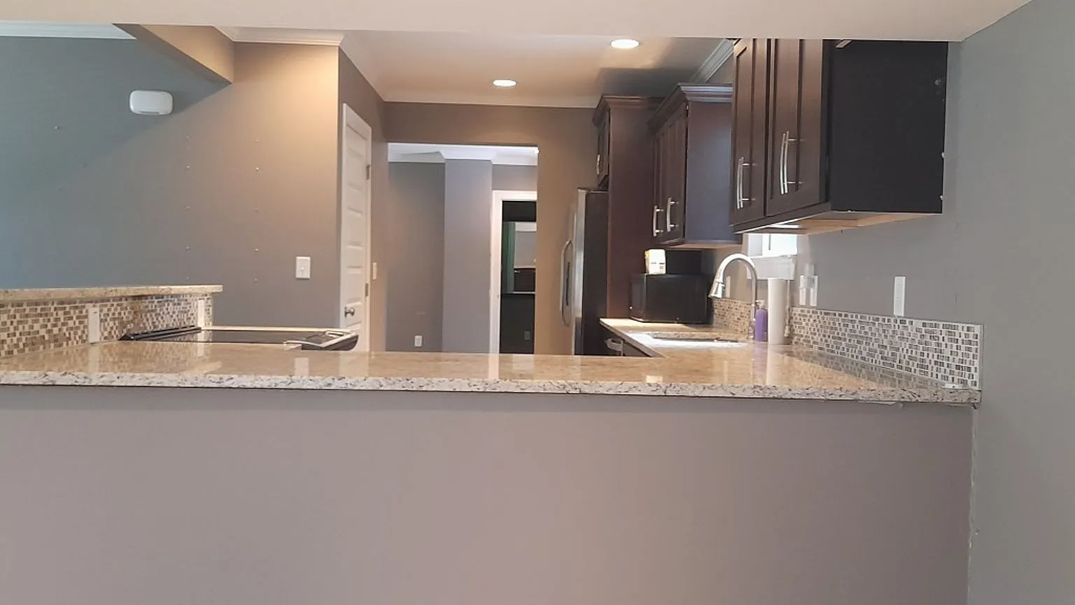 2 Bedroom 2 Bath home with fenced in backyard — Photo 4