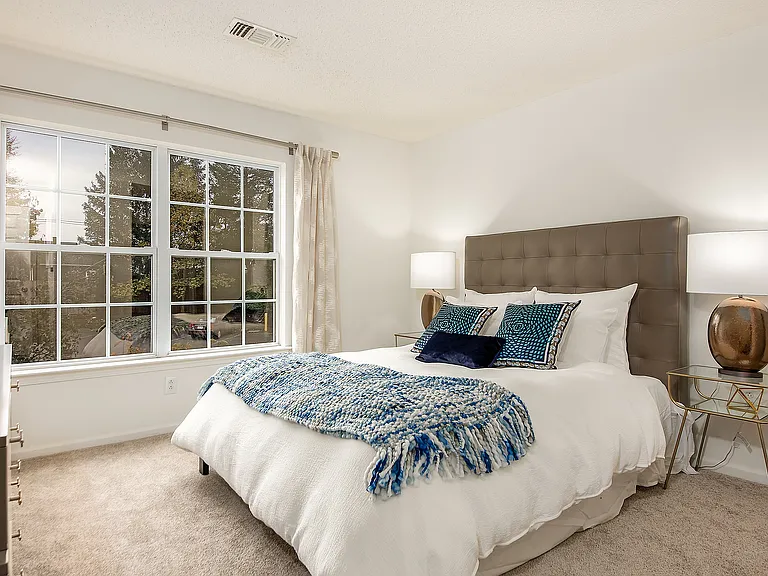 Essex Apartment Homes — Photo 7