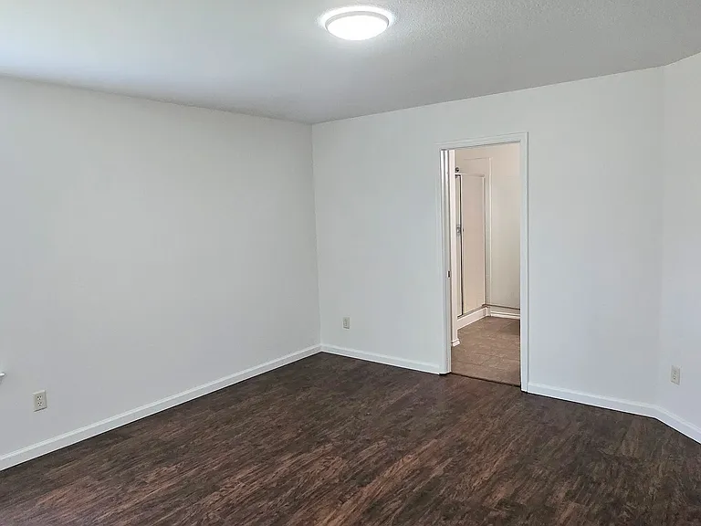 323 Vernon St — Photo 6