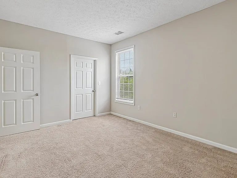 Bright and spacious room