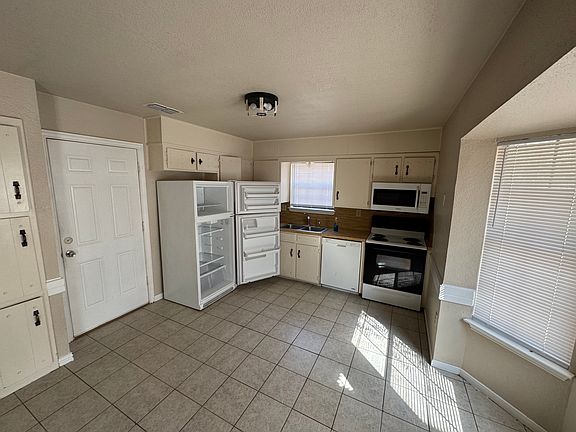 5th image of 230 Blanket Dr