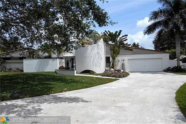 Home For Sale In Coral Springs Country Club