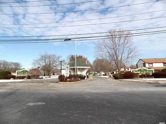 2nd image of 325 Elton Ct N