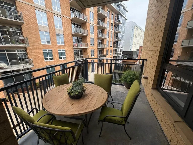 Venture Luxury High Rise — Photo 298