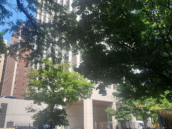 2nd image of 345 W Fullerton Pkwy APT 706