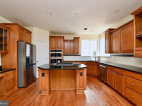5th image of 10785 Reynard Fox Ln
