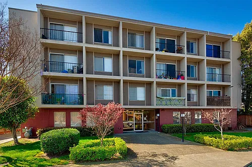 Three Crown Apartments Photo 1