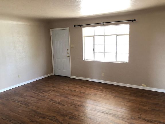3rd image of 4740 Chisos Ln