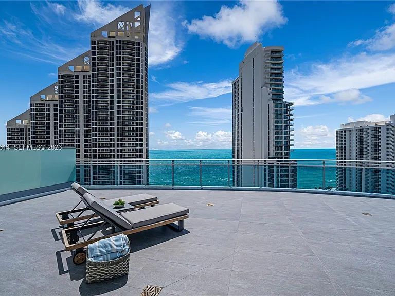 17550 Collins Ave #Penthouse 1 — Photo 9