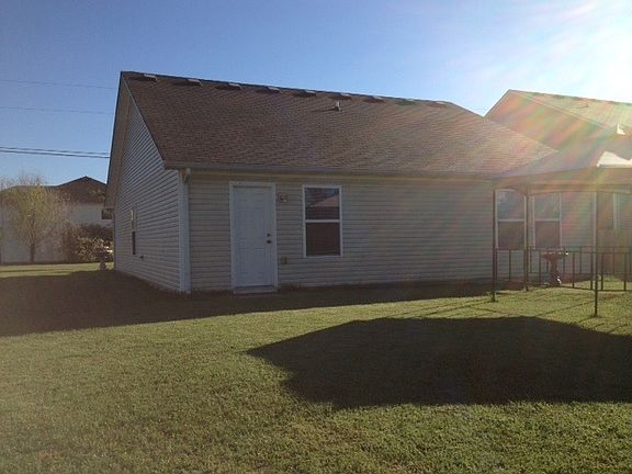2nd image of 2677 Sutherland Dr