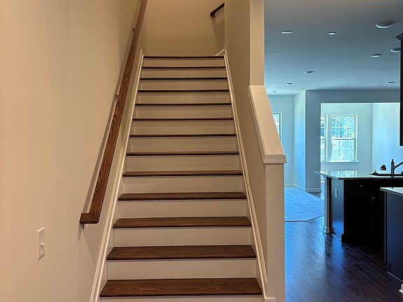 3rd image of 122 S Buck Tavern Way