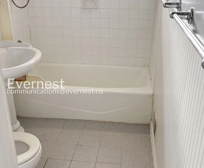 380 Martin Dr — Photo 9
