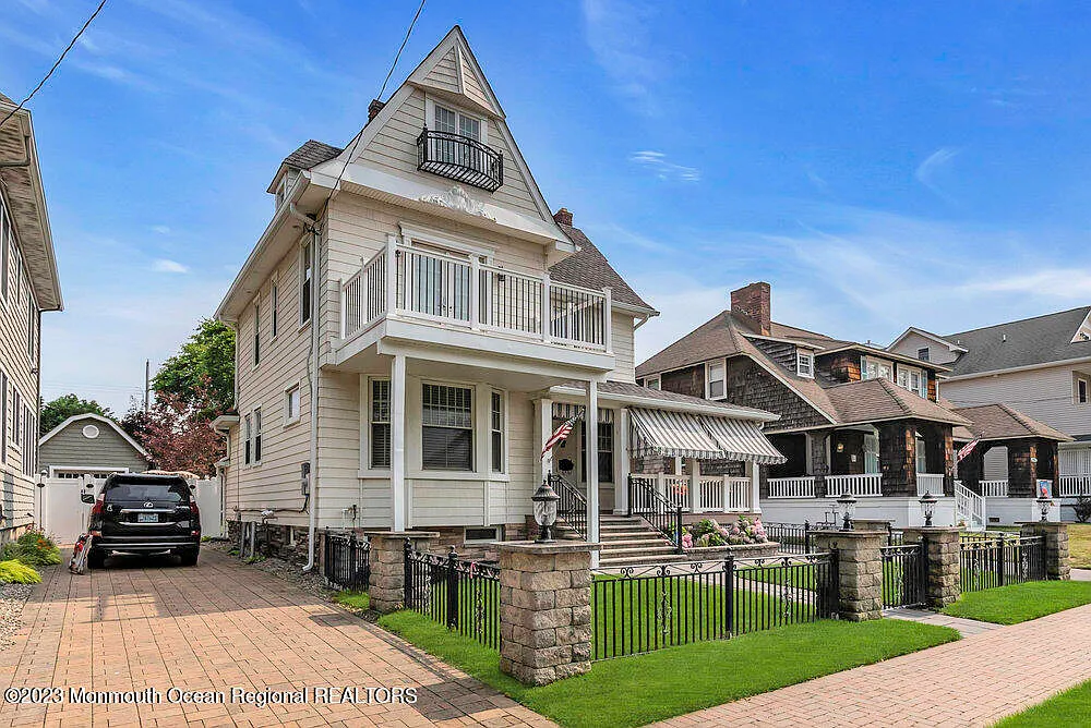 6 bed, 2.5 bath, 2128 sqft, $6,500 — Photo 3