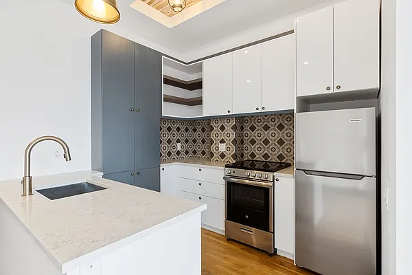 Rented by MNS | media 9