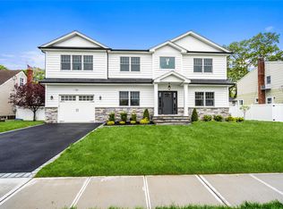16 Roosevelt Ave, Massapequa Park, NY 11762