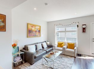 141 Les Jardins Park SE, Calgary, AB T2C 5V3