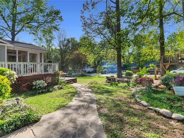 937 Summit Dr, Greenville, SC 29609