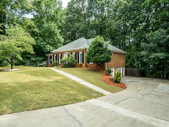 3rd image of 4998 Willow Creek Dr