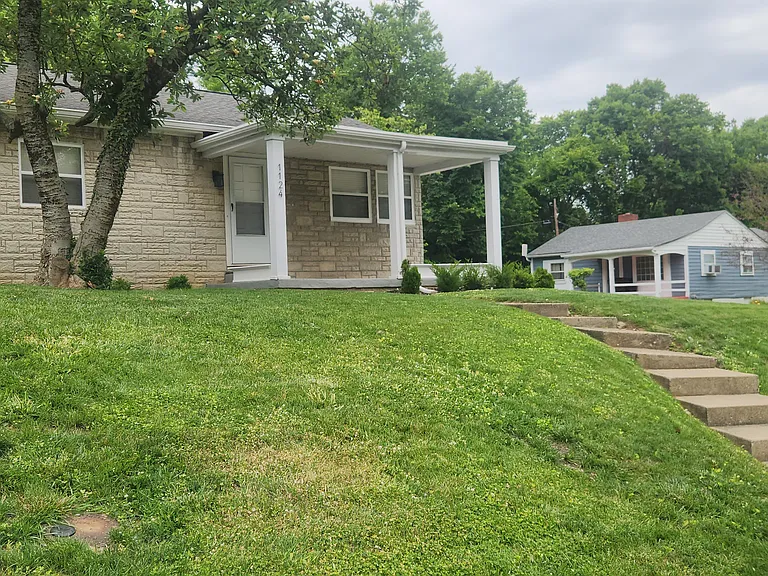 1124 Exter Dr — Photo 1