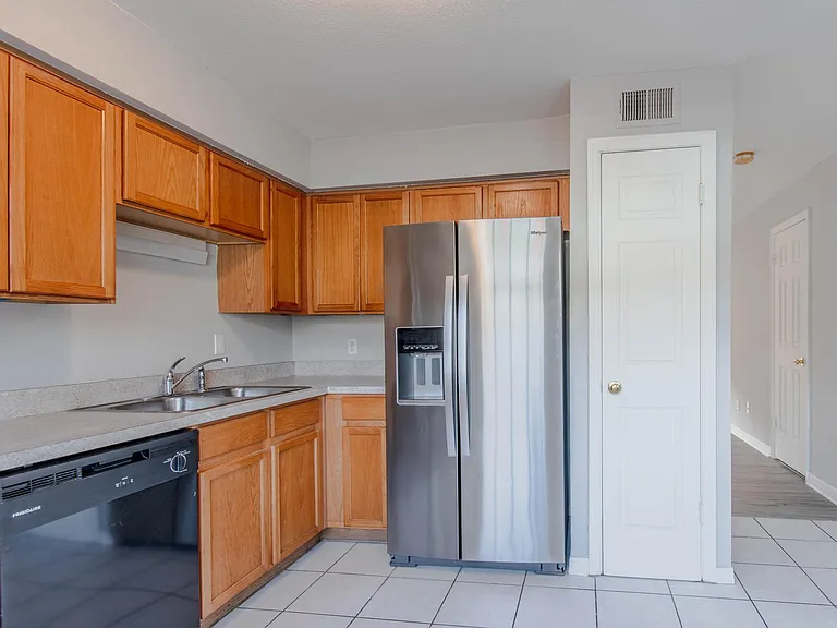 13545 Embassy Park Ct #13545 — Photo 9