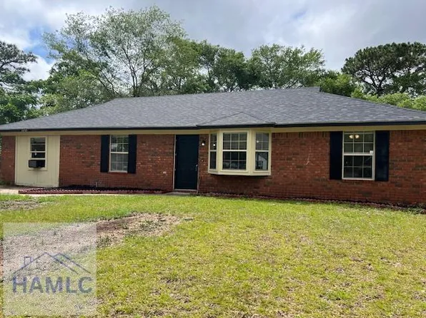 1055 Phantom Ter, Hinesville, GA 31313