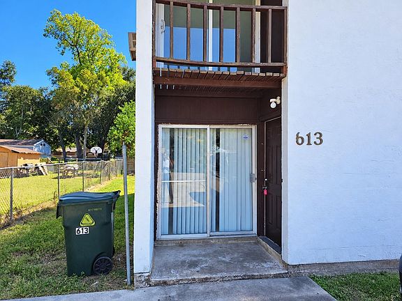 3rd image of 613 Jackson Ave