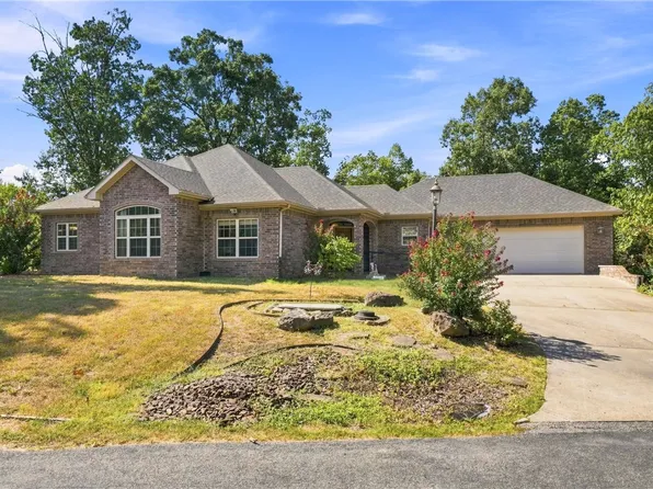 1 Yarty Ln, Bella Vista, AR 72715