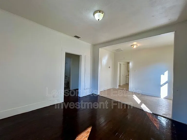 2924 Dupont St — Photo 3