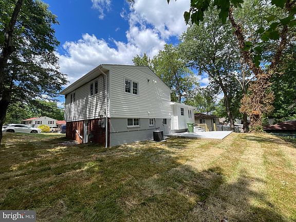 4th image of 4601 Eaton Pl