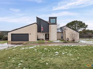 7114 N Lakeview Dr, Salado, TX 76571