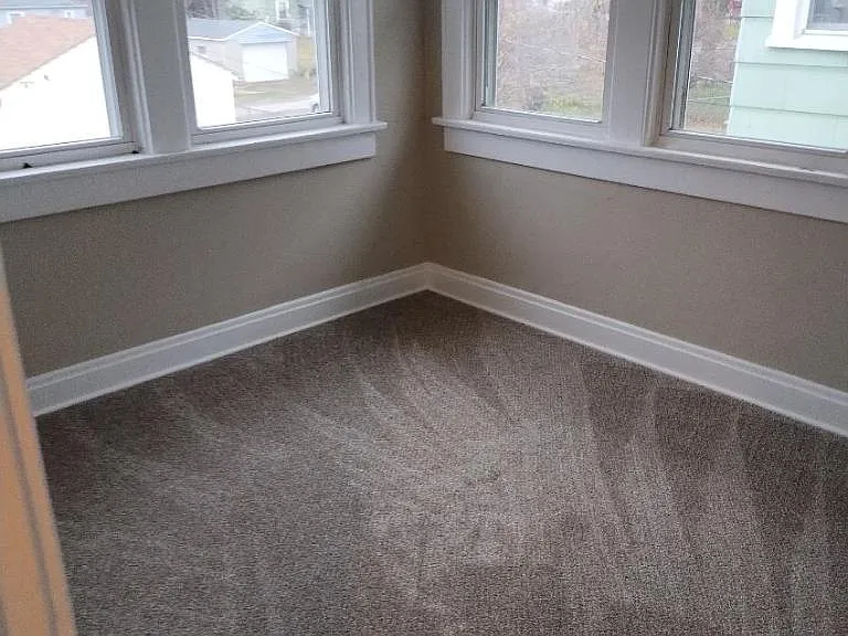 537 S Oakley Ave — Photo 3