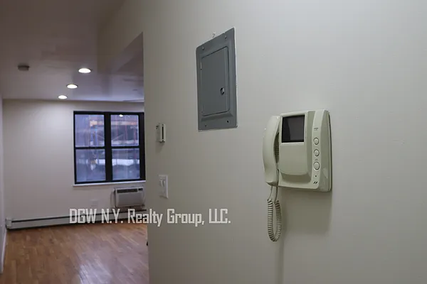 Rented by DGW N Y Realty Group LLC | media 10