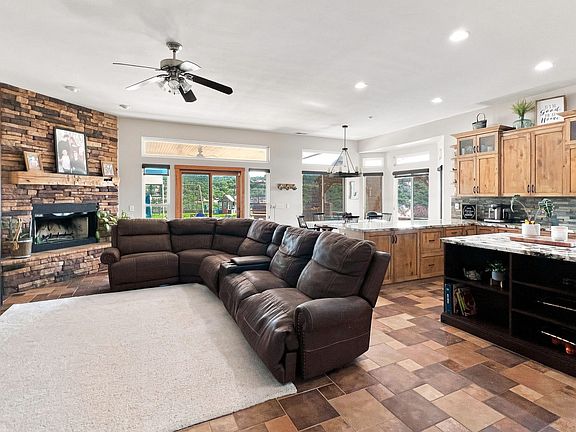 4th image of 21927 Japatul Rd