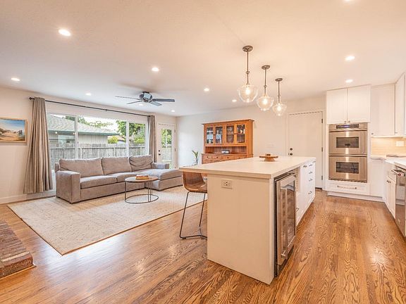 4th image of 3790 Hoen Avenue