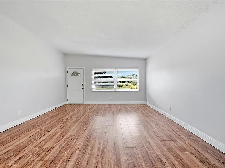 14190 Page Ave — Photo 7