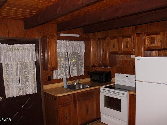 3rd image of 303 Parkwood Dr