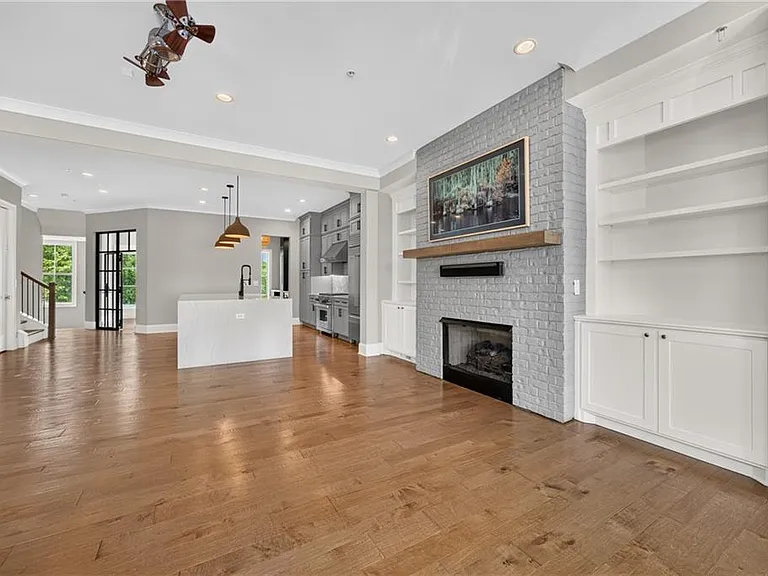 124 W Wieuca Rd NE — Photo 7