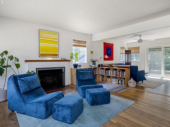 5th image of 13704 SE Salmon St