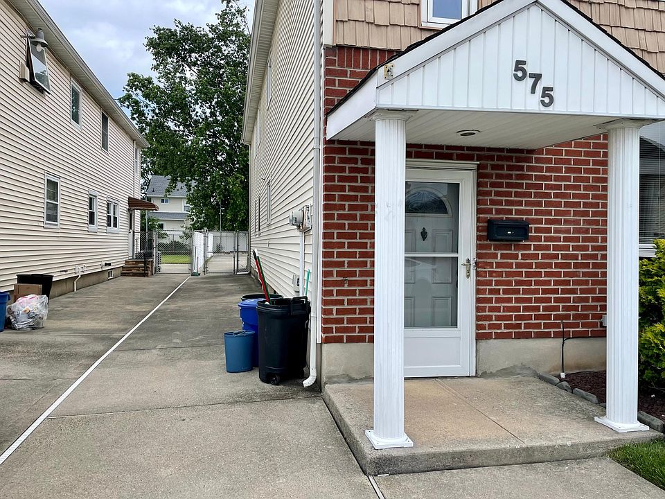 1st image of 575 Armstrong Ave
