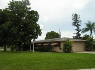 94 Mentor Dr, Naples, FL 34110