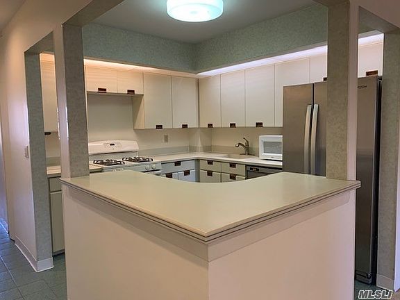 2nd image of 12-32 Diane Pl #2